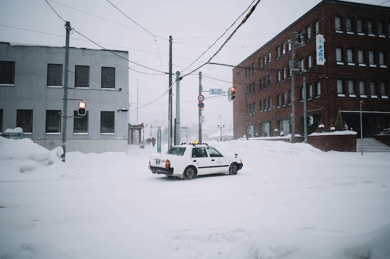 A White Hokkaido in Snowstorm Captured by Vietnamese Street Photographer A White Hokkaido in Snowstorm Captured by Vietnamese Street Photographer
