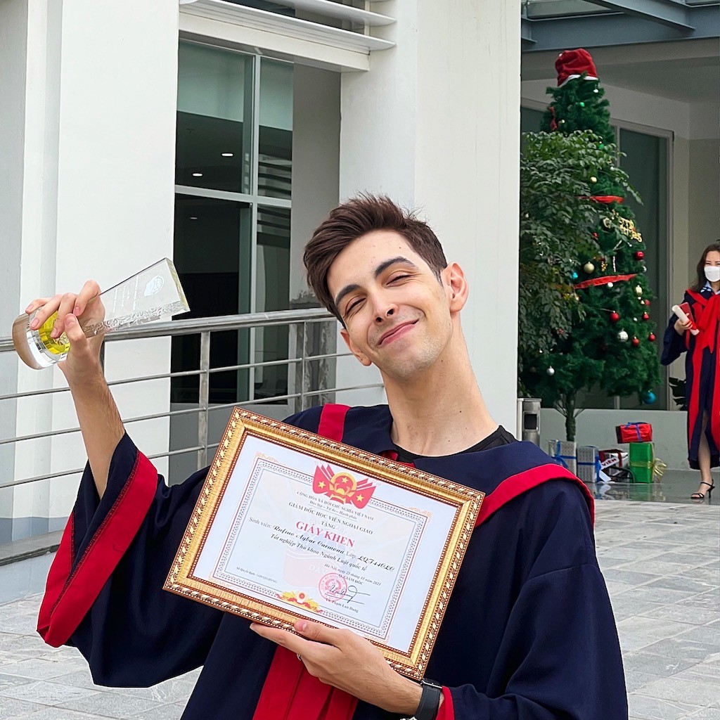 Rufino Aybar - Hanoi-based TikToker and Secrets to 2.6 Million Followers Rufino Aybar - Hanoi-based TikToker and Secrets to 2.6 Million Followers
