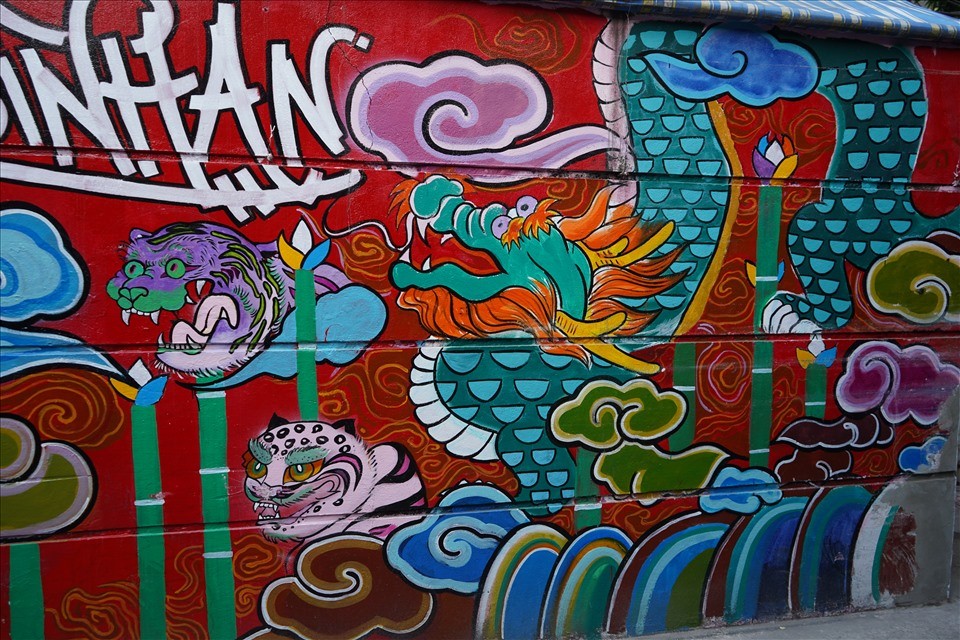 Hai Phong Artists Raise Holiday Spirit with Colorful Fresco Alley Hai Phong Artists Raise Holiday Spirit with Colorful Fresco Alley