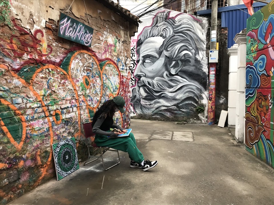 Hai Phong Artists Raise Holiday Spirit with Colorful Fresco Alley Hai Phong Artists Raise Holiday Spirit with Colorful Fresco Alley