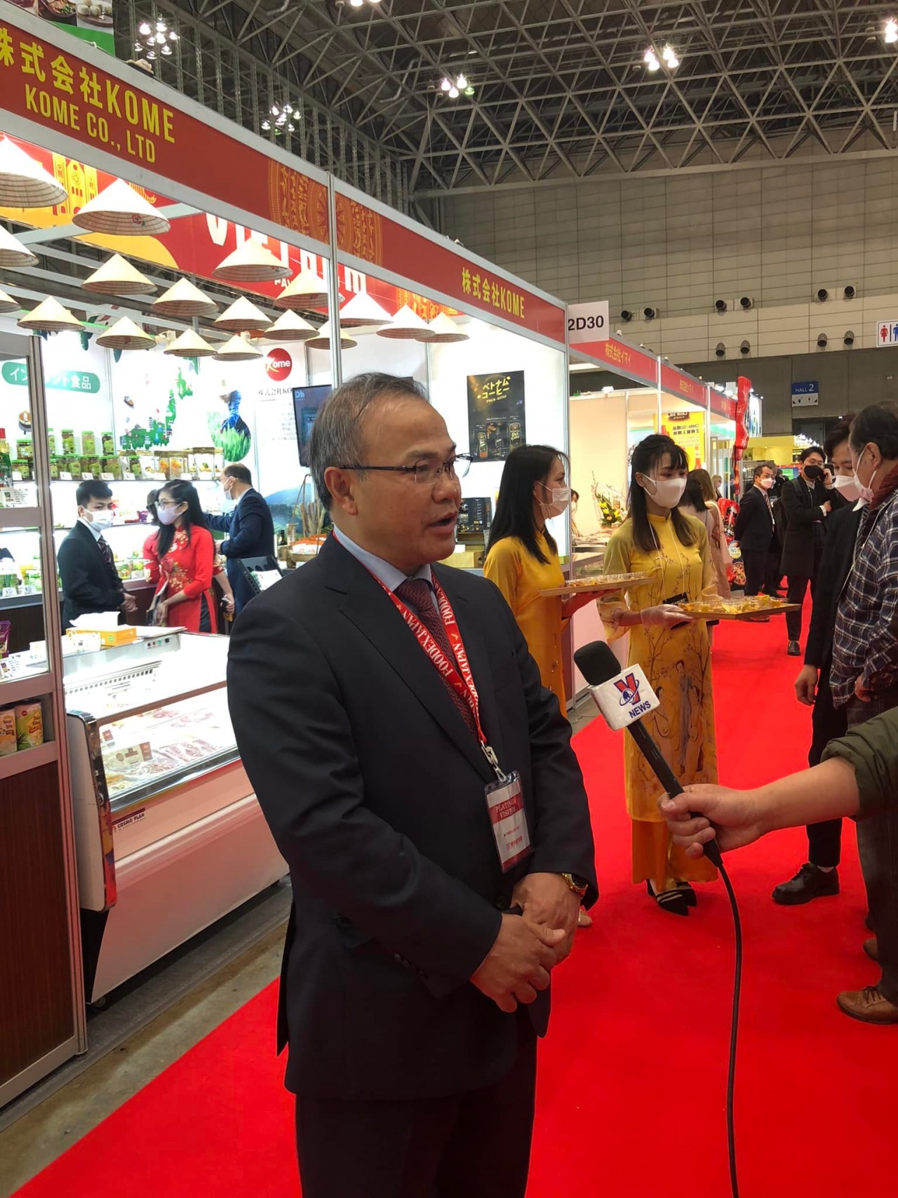 Vietnamese agricultural products impress at international exhibitions in Japan All Vietnamese agricultural products and foods displayed at the exhibition meet Japan's strict food safety and hygiene standards and are officially imported. Vietnamese agricultural products impress at international exhibitions in Japan All Vietnamese agricultural products and foods displayed at the exhibition meet Japan's strict food safety and hygiene standards and are officially imported.