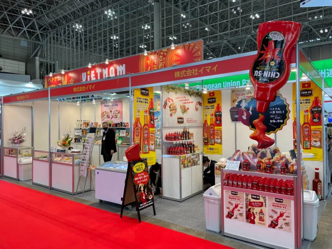 Vietnamese agricultural products impress at international exhibitions in Japan All Vietnamese agricultural products and foods displayed at the exhibition meet Japan's strict food safety and hygiene standards and are officially imported. Vietnamese agricultural products impress at international exhibitions in Japan All Vietnamese agricultural products and foods displayed at the exhibition meet Japan's strict food safety and hygiene standards and are officially imported.