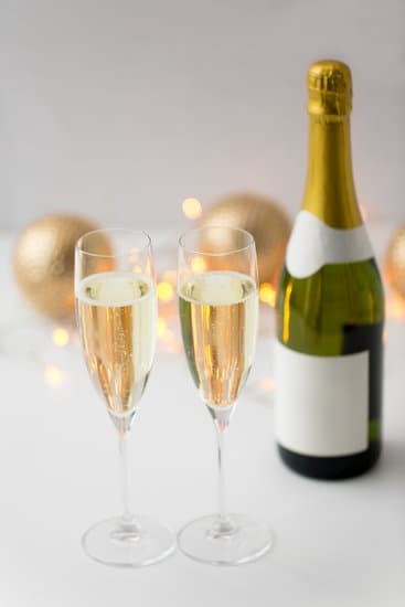 Decoding the Ideal Wedding Gift (with What to Give Newlyweds) Decoding the Ideal Wedding Gift (with What to Give Newlyweds)