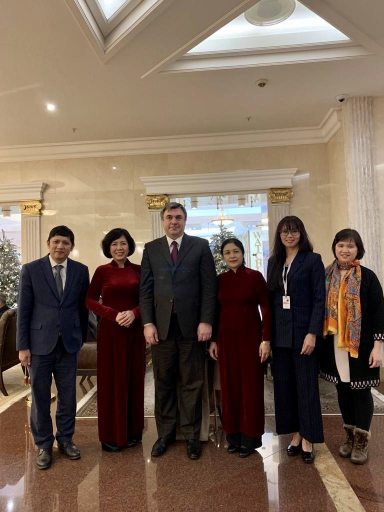 VUFO President Works with St. Petersburg Official to Boost People-to-people Exchange VUFO President Works with St. Petersburg Official to Boost People-to-people Exchange