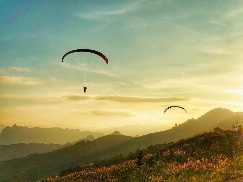 Paragliding - Flying Sport in Hanoi To Try This Weekend Paragliding - Flying Sport in Hanoi To Try This Weekend