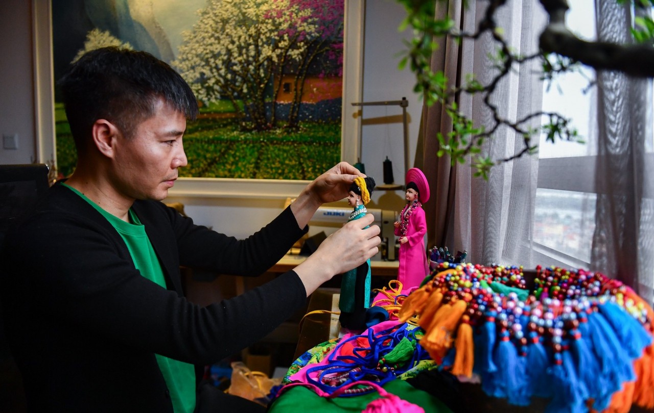 Vietnamese Artist Promotes Traditional Cultures with Multi-Ethnic Doll Collection Vietnamese Artist Promotes Traditional Cultures with Multi-Ethnic Doll Collection