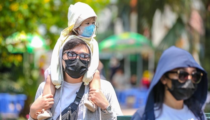 Tháng 5, nắng nóng khả năng xuất hiện ở khu vực Bắc Bộ và Trung Bộ nhưng nhiệt độ trung bình trên cả nước phổ biến thấp hơn TBNN từ 0,5 đến 1 độ C. Tháng 5, nắng nóng khả năng xuất hiện ở khu vực Bắc Bộ và Trung Bộ nhưng nhiệt độ trung bình trên cả nước phổ biến thấp hơn TBNN từ 0,5 đến 1 độ C.