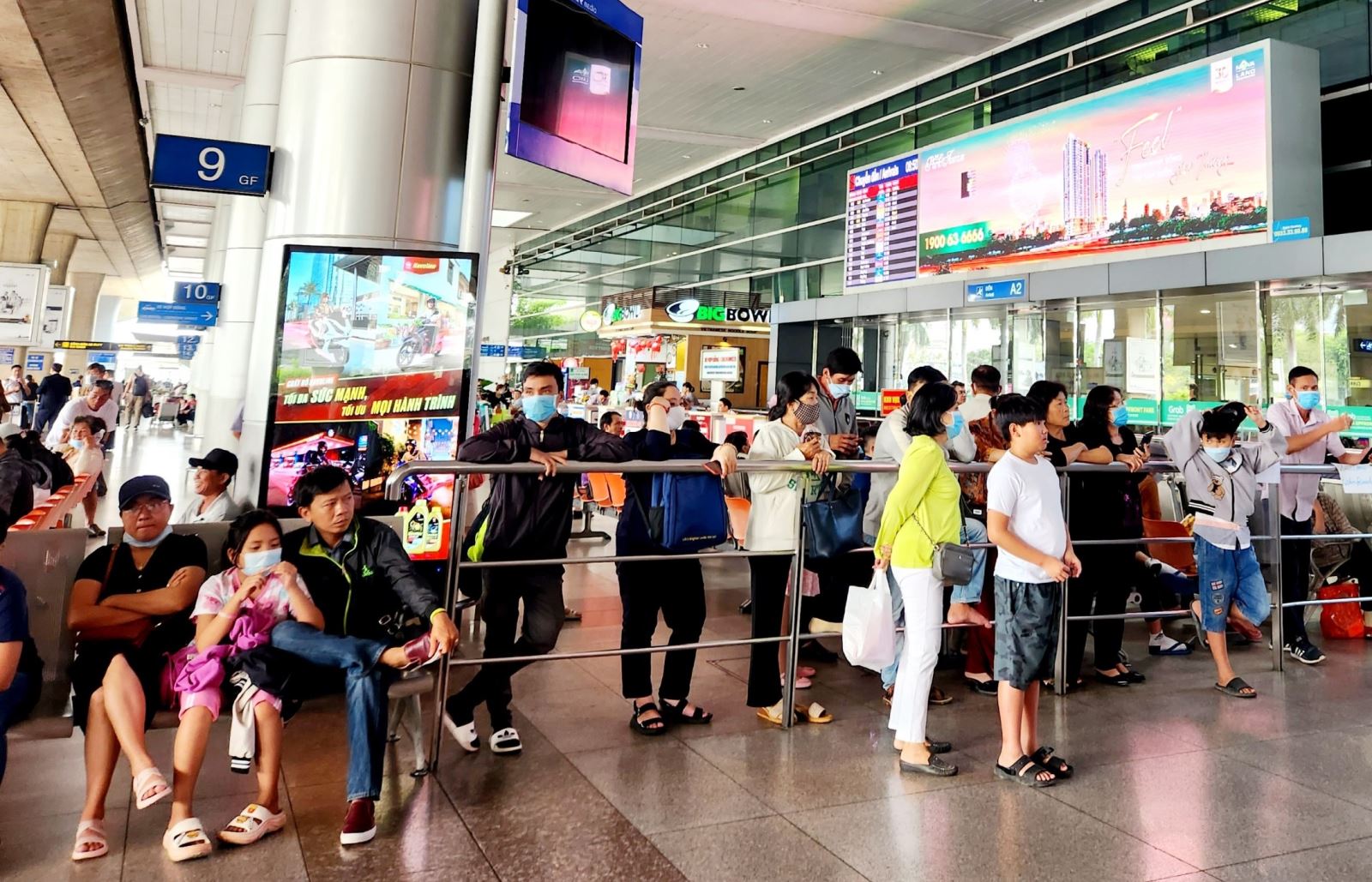 TP Hồ Chí Minh: Nhộn nhịp Việt kiều về quê đón Tết Nguyên đán 2023 Chú thích ảnh