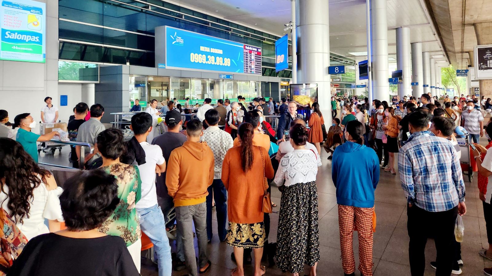 TP Hồ Chí Minh: Nhộn nhịp Việt kiều về quê đón Tết Nguyên đán 2023 Chú thích ảnh