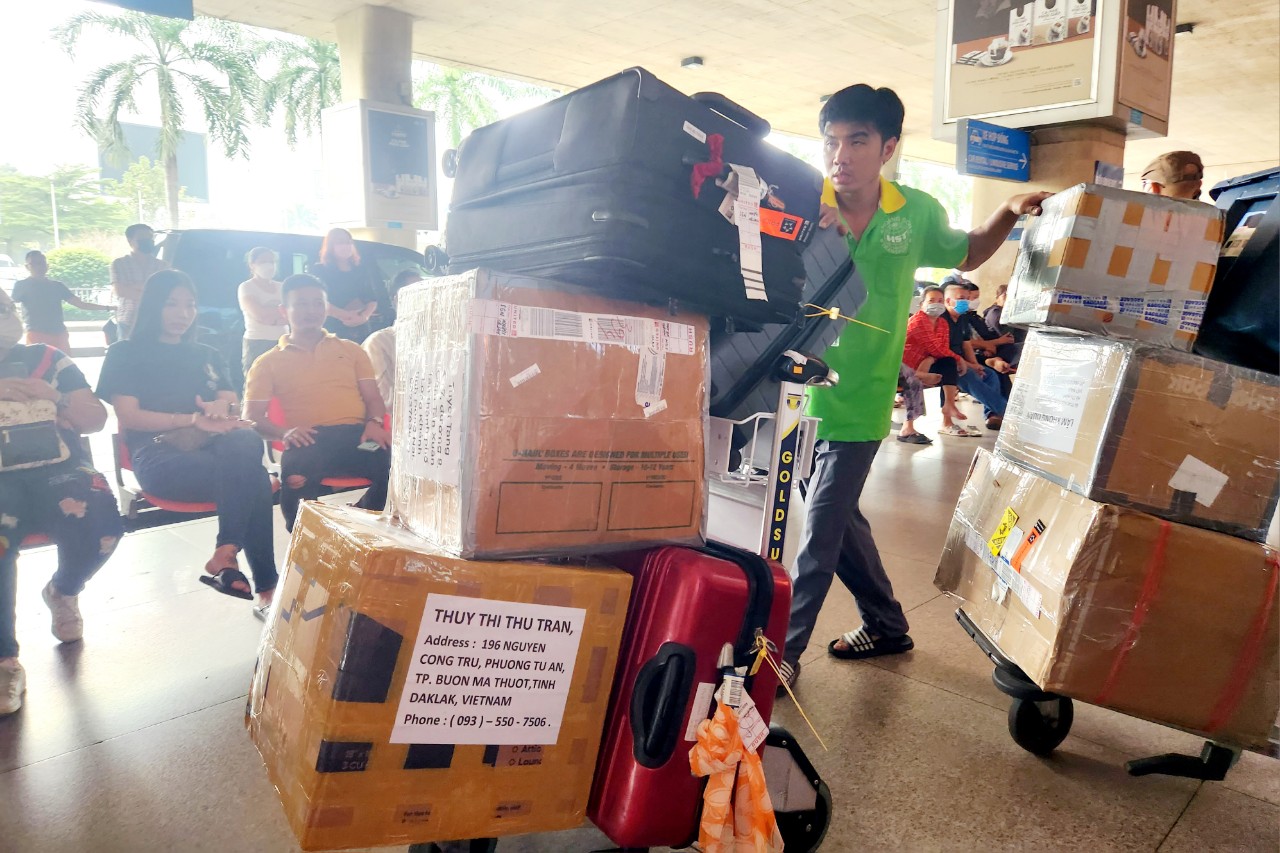 TP Hồ Chí Minh: Nhộn nhịp Việt kiều về quê đón Tết Nguyên đán 2023 Chú thích ảnh