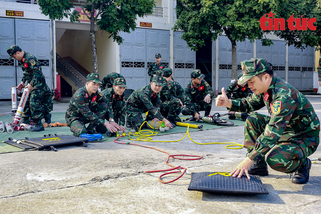 Cận cảnh trang bị cứu hộ đặc biệt của Công binh Việt Nam mang tới Thổ Nhĩ Kỳ Chú thích ảnh