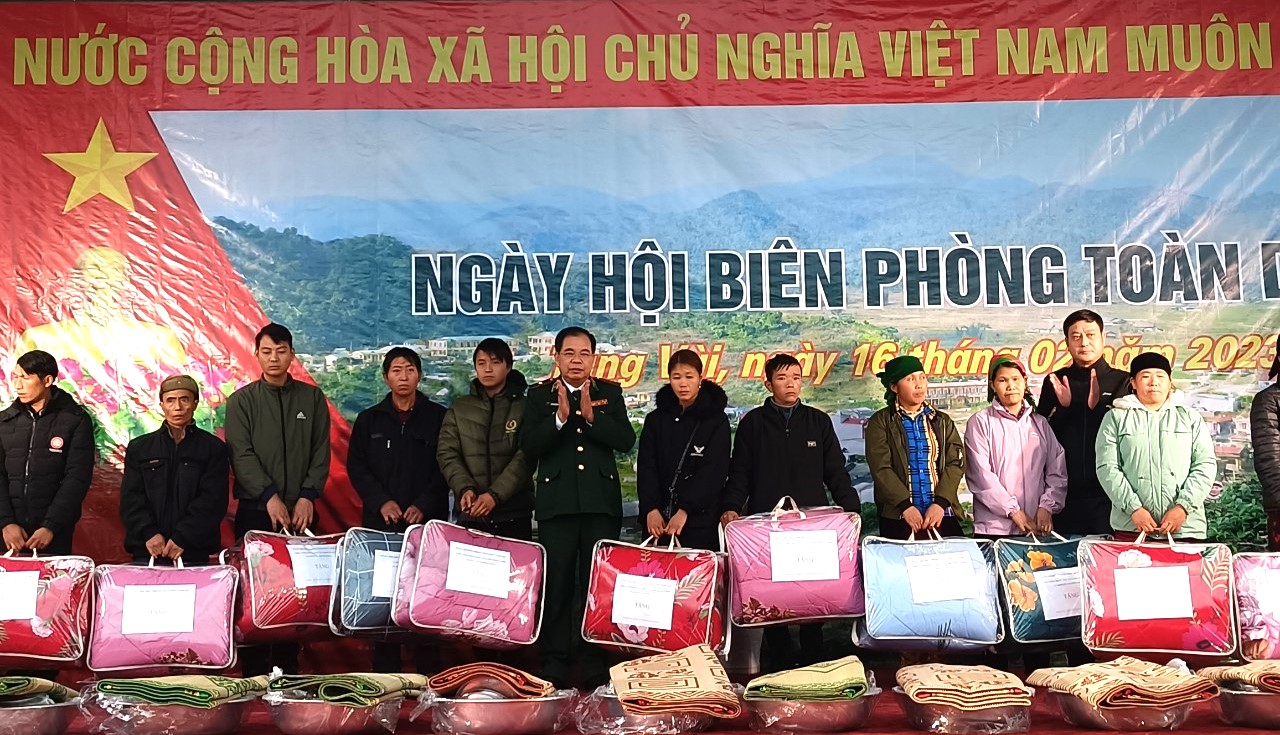 Ngày hội Biên phòng toàn dân nơi địa đầu Tổ quốc Chú thích ảnh