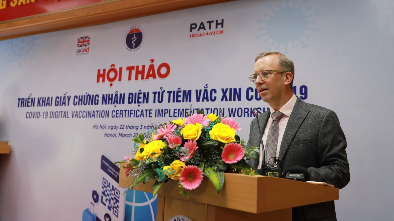 Ngài Gareth Ward, Đại sứ Vương quốc Liên Hiệp Anh và Bắc Ireland tại Việt Nam phát biểu tại hội thảo. Ảnh: Bộ Y tế Ngài Gareth Ward, Đại sứ Vương quốc Liên Hiệp Anh và Bắc Ireland tại Việt Nam phát biểu tại hội thảo. Ảnh: Bộ Y tế