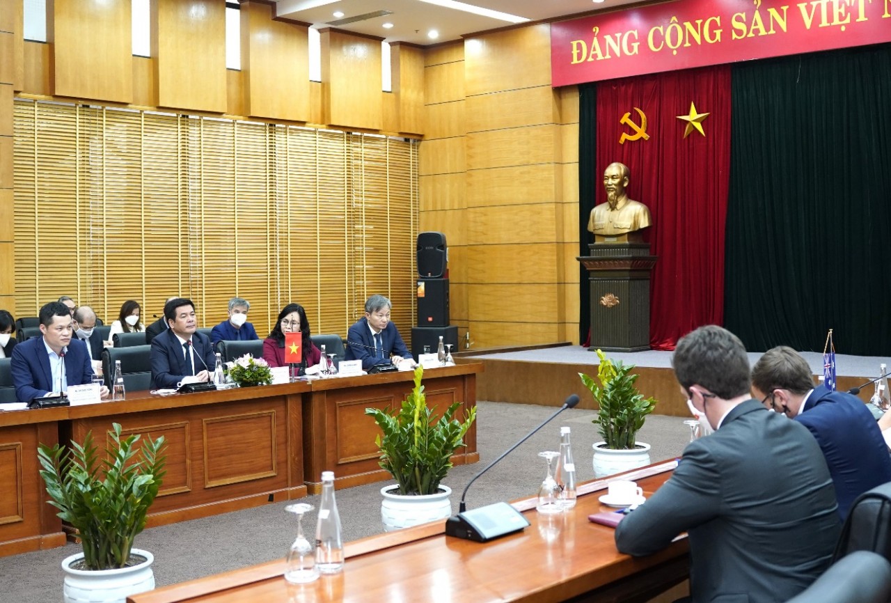 Bộ trưởng Nguyễn Hồng Diên đã tiếp và làm việc với Đại sứ Úc tại Việt Nam Robyn Mudie về kế hoạch nhập khẩu than. Ảnh: Bộ Công thương Bộ trưởng Nguyễn Hồng Diên đã tiếp và làm việc với Đại sứ Úc tại Việt Nam Robyn Mudie về kế hoạch nhập khẩu than. Ảnh: Bộ Công thương