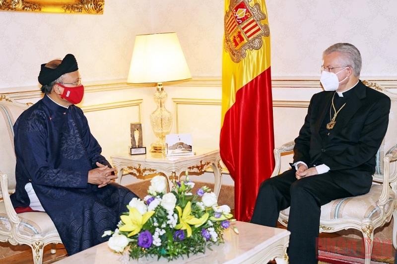 Đồng Quốc vương Công quốc Andorra Joan-Enric Vives Sicília tiếp Đại sứ Đinh Toàn Thắng. Đồng Quốc vương Công quốc Andorra Joan-Enric Vives Sicília tiếp Đại sứ Đinh Toàn Thắng.