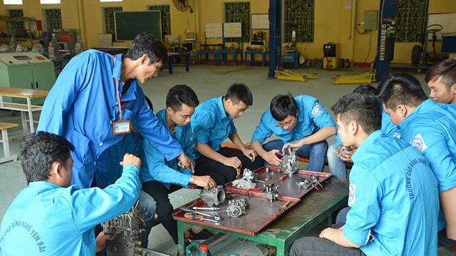 Lao động nghèo, cận nghèo sẽ được hỗ trợ đào tạo nghề. Ảnh minh họa: Nhân dân Lao động nghèo, cận nghèo sẽ được hỗ trợ đào tạo nghề. Ảnh minh họa: Nhân dân