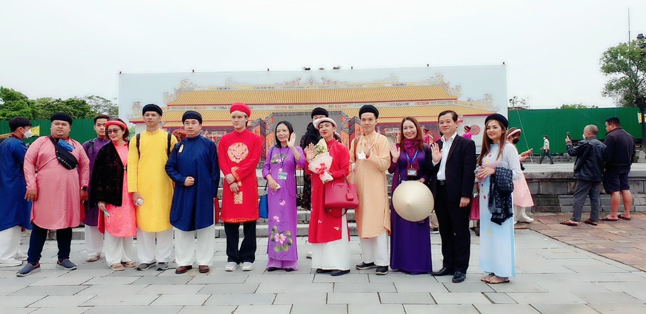 Đại diện lữ hành, blogger Thái Lan khảo sát, trải nghiệm du lịch Cố đô Huế Đại diện lữ hành, blogger Thái Lan khảo sát, trải nghiệm du lịch Cố đô Huế