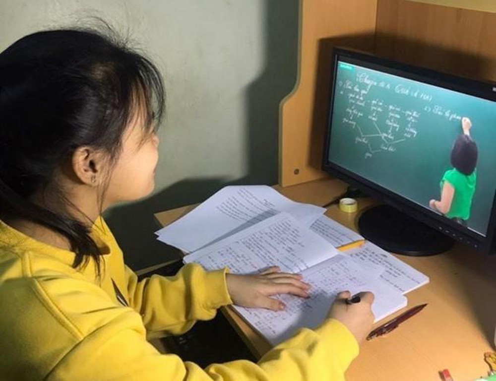 Học sinh có hoàn cảnh khó khăn được vay tối đa 10 triệu đồng để mua thiết bị học trực tuyến. Ảnh minh họa Học sinh có hoàn cảnh khó khăn được vay tối đa 10 triệu đồng để mua thiết bị học trực tuyến. Ảnh minh họa