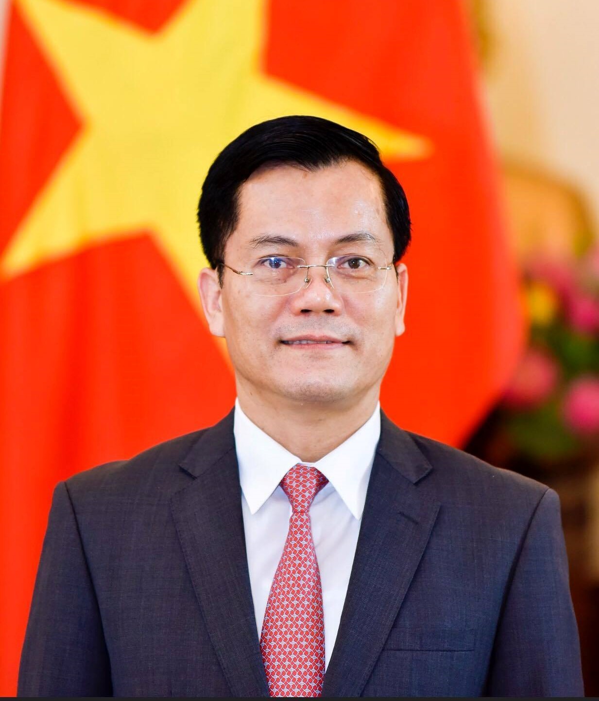 Thứ trưởng Bộ Ngoại giao Hà Kim Ngọc (ảnh trái) và Phó Chủ tịch Ủy ban Quản lý vốn nhà nước tại doanh nghiệp Đỗ Hữu Huy. Thứ trưởng Bộ Ngoại giao Hà Kim Ngọc (ảnh trái) và Phó Chủ tịch Ủy ban Quản lý vốn nhà nước tại doanh nghiệp Đỗ Hữu Huy.