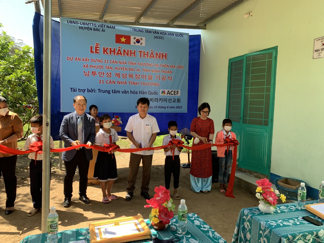 lễ khánh thành 21 căn nhà tình thương tại thôn Ma Lâm, xã Phước Tân, huyện Bác Ái. Dự án này do ACEF tài trợ. lễ khánh thành 21 căn nhà tình thương tại thôn Ma Lâm, xã Phước Tân, huyện Bác Ái. Dự án này do ACEF tài trợ.