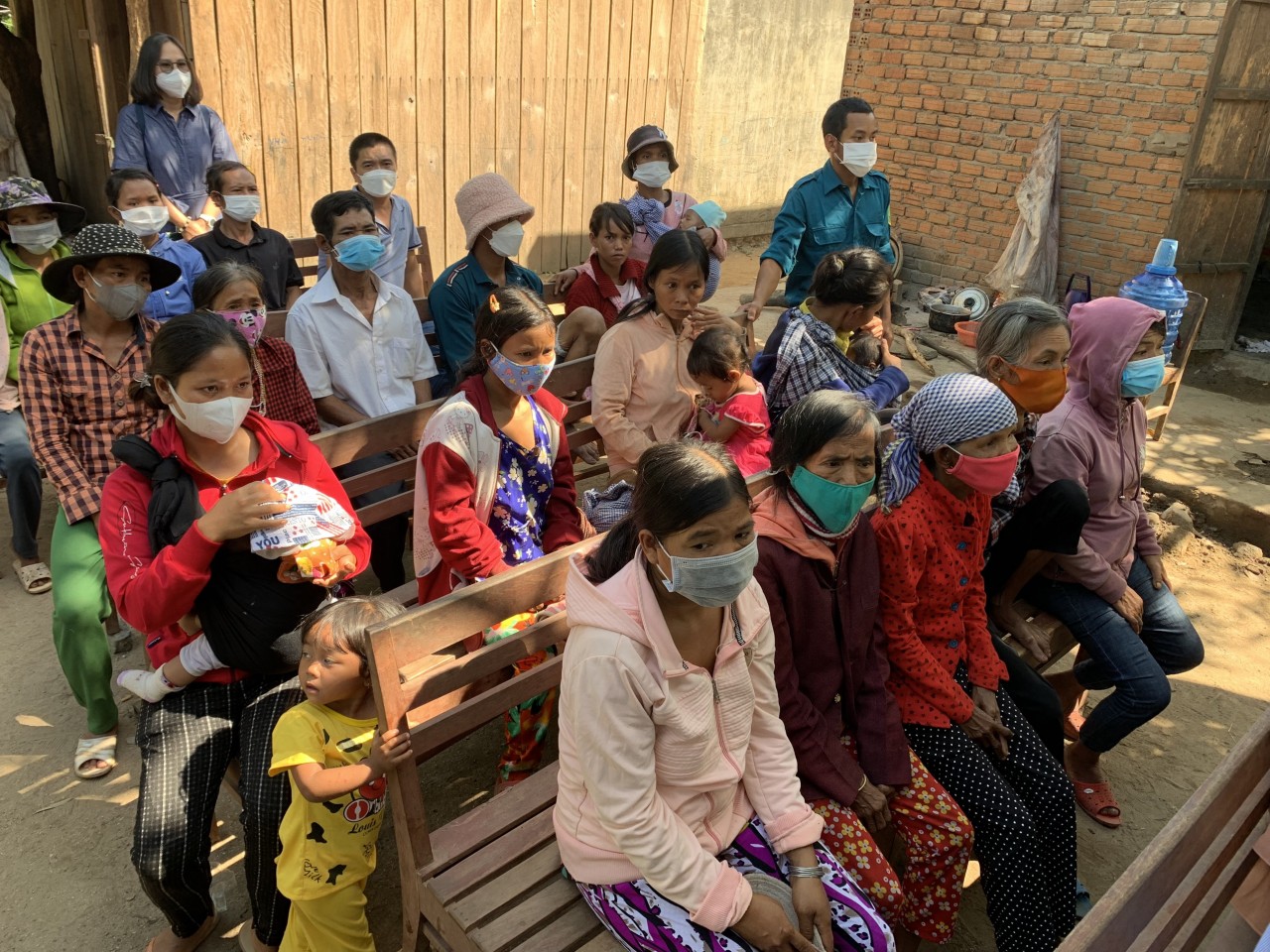Bà con thôn Ma Lâm, xã Phước Tân, huyện Bác Ái, tỉnh Ninh Thuận tới dự lễ khánh thành nhà tình thương Bà con thôn Ma Lâm, xã Phước Tân, huyện Bác Ái, tỉnh Ninh Thuận tới dự lễ khánh thành nhà tình thương