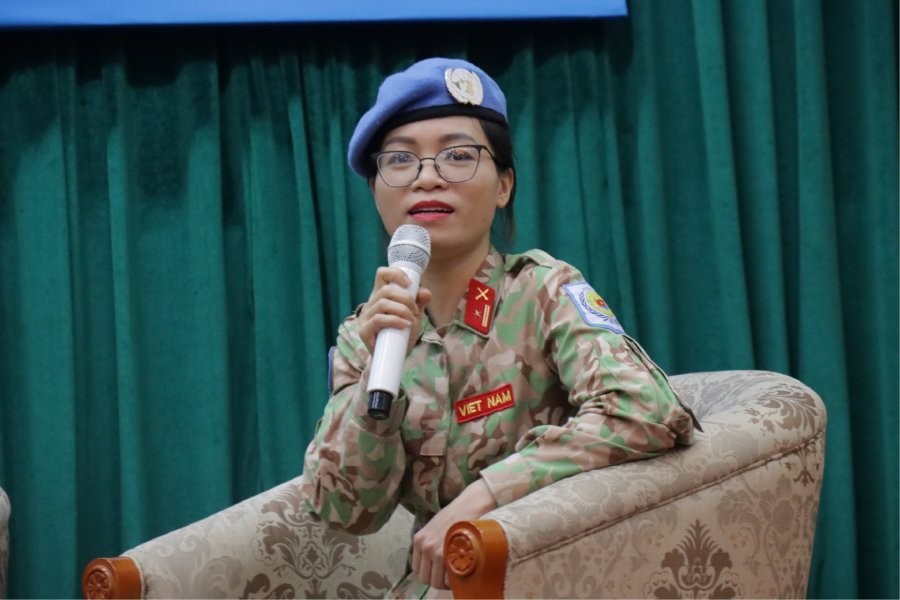 Nữ quân nhân mũ nồi xanh Nữ quân nhân mũ nồi xanh