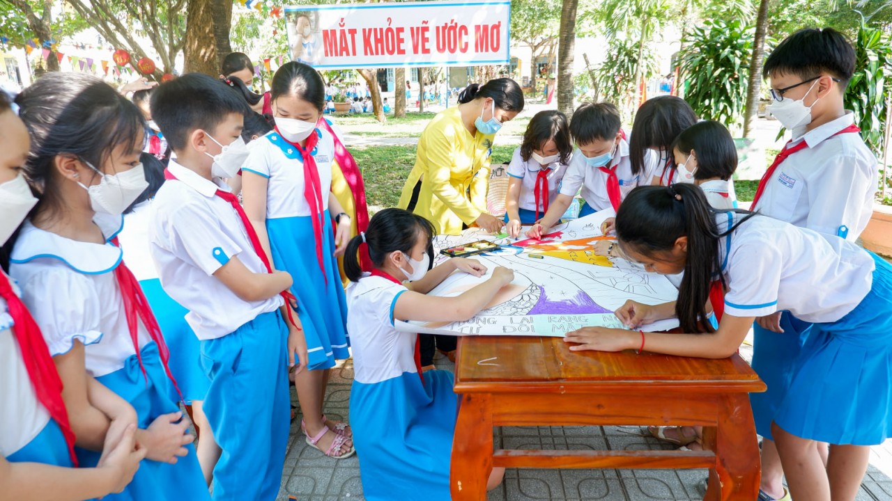 Quỹ Fred Hollows: hướng dẫn học sinh ở Quảng Nam chăm sóc và bảo vệ mắt Quỹ Fred Hollows: hướng dẫn học sinh ở Quảng Nam chăm sóc và bảo vệ mắt