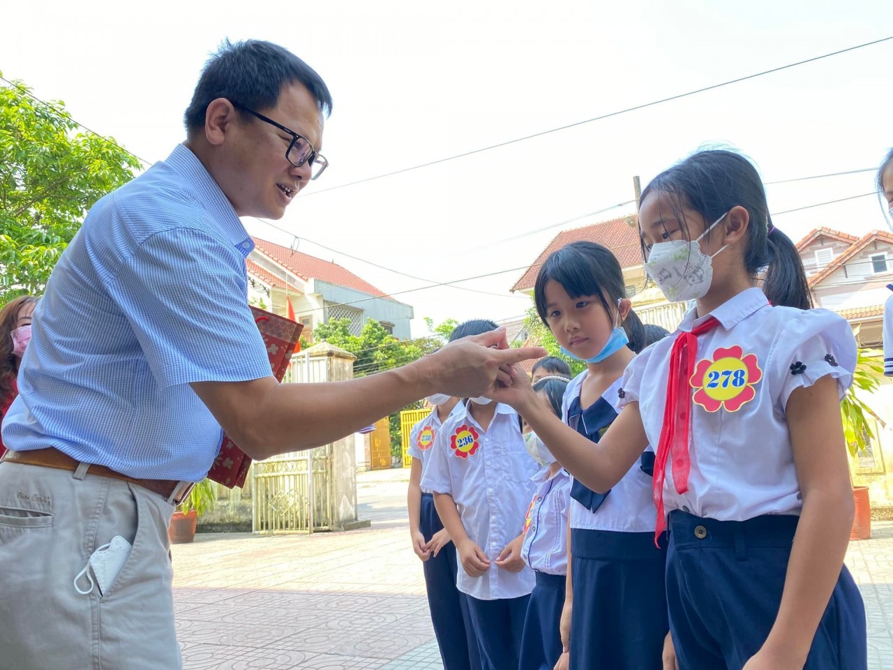 Zhi-Shan Foundation trao học bổng vượt khó cho 16 em học sinh có hoàn cảnh khó khăn