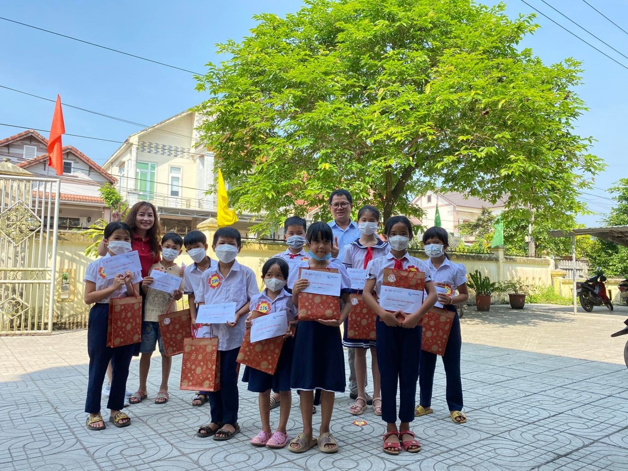 Zhi-Shan Foundation trao học bổng vượt khó cho 16 em học sinh có hoàn cảnh khó khăn