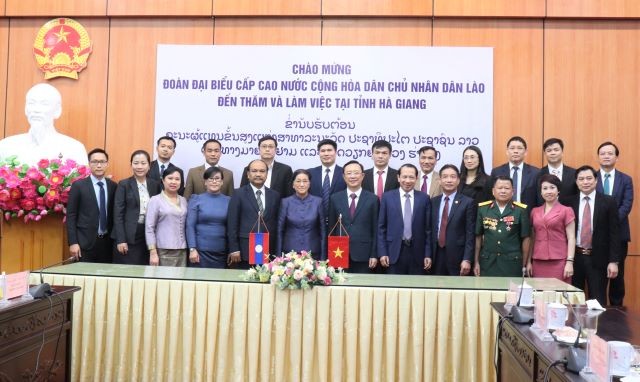 Đoàn đại biểu Cộng hòa Dân chủ Nhân dân Lào và Đoàn đại biểu tỉnh Hà Giang tại buổi làm việc. Ảnh: Cổng TTĐT Hà Giang Đoàn đại biểu Cộng hòa Dân chủ Nhân dân Lào và Đoàn đại biểu tỉnh Hà Giang tại buổi làm việc. Ảnh: Cổng TTĐT Hà Giang