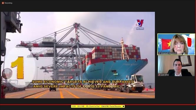 Video giới thiệu những thành tựu của Việt Nam được trình chiếu tại hội thảo. Ảnh: Trung Dũng/TTXVN Video giới thiệu những thành tựu của Việt Nam được trình chiếu tại hội thảo. Ảnh: Trung Dũng/TTXVN