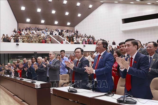 Chủ tịch Quốc hội Vương Đình Huệ phát biểu tại phiên họp đặc biệt của Quốc hội Cuba Chú thích ảnh