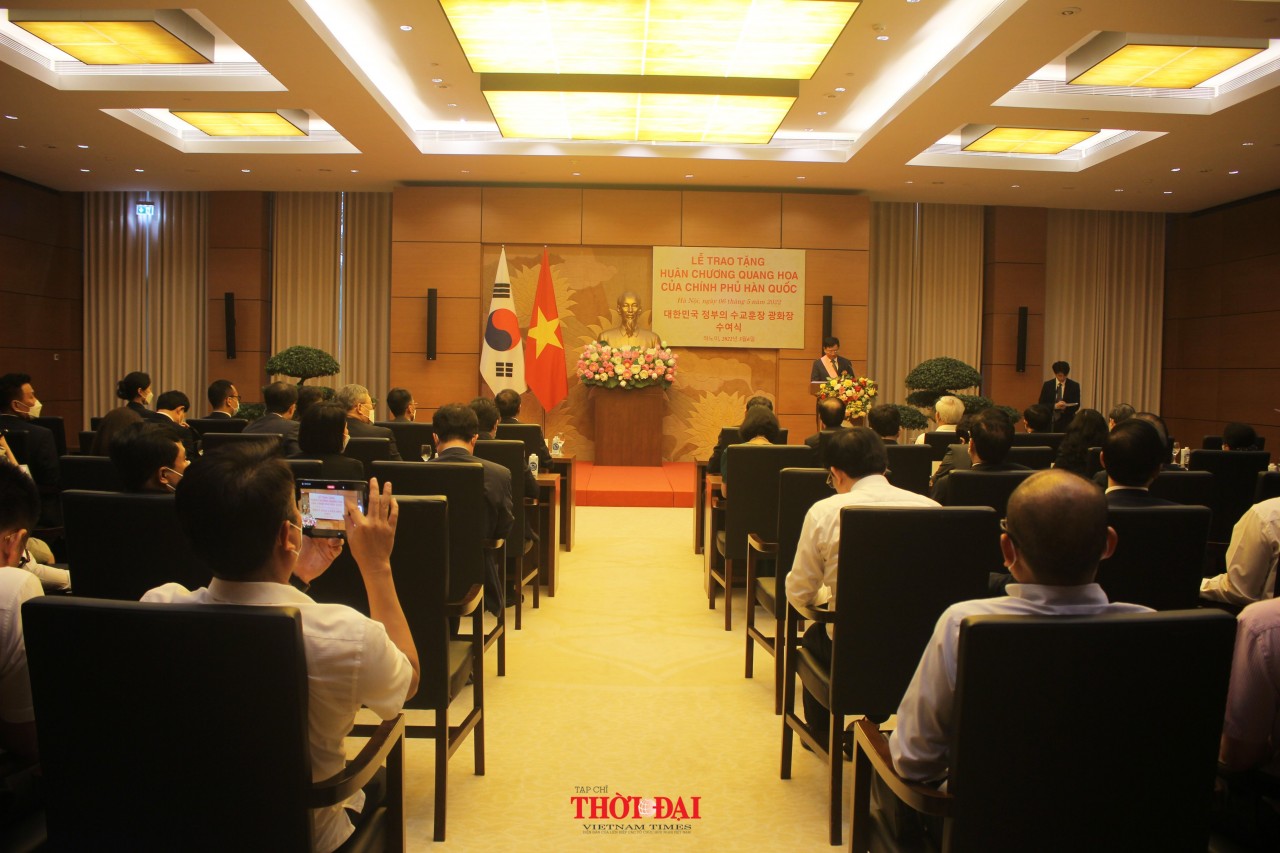 Hàn Quốc trao Huân chương Quang Hoa cho ông Trần Văn Túy