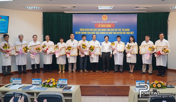 Chủ tịch UBND tỉnh Nguyễn Văn Phương tặng bằng khen cho ê kíp ca ghép tim xuyên Việt đặc biệt Chủ tịch UBND tỉnh Nguyễn Văn Phương tặng bằng khen cho ê kíp ca ghép tim xuyên Việt đặc biệt