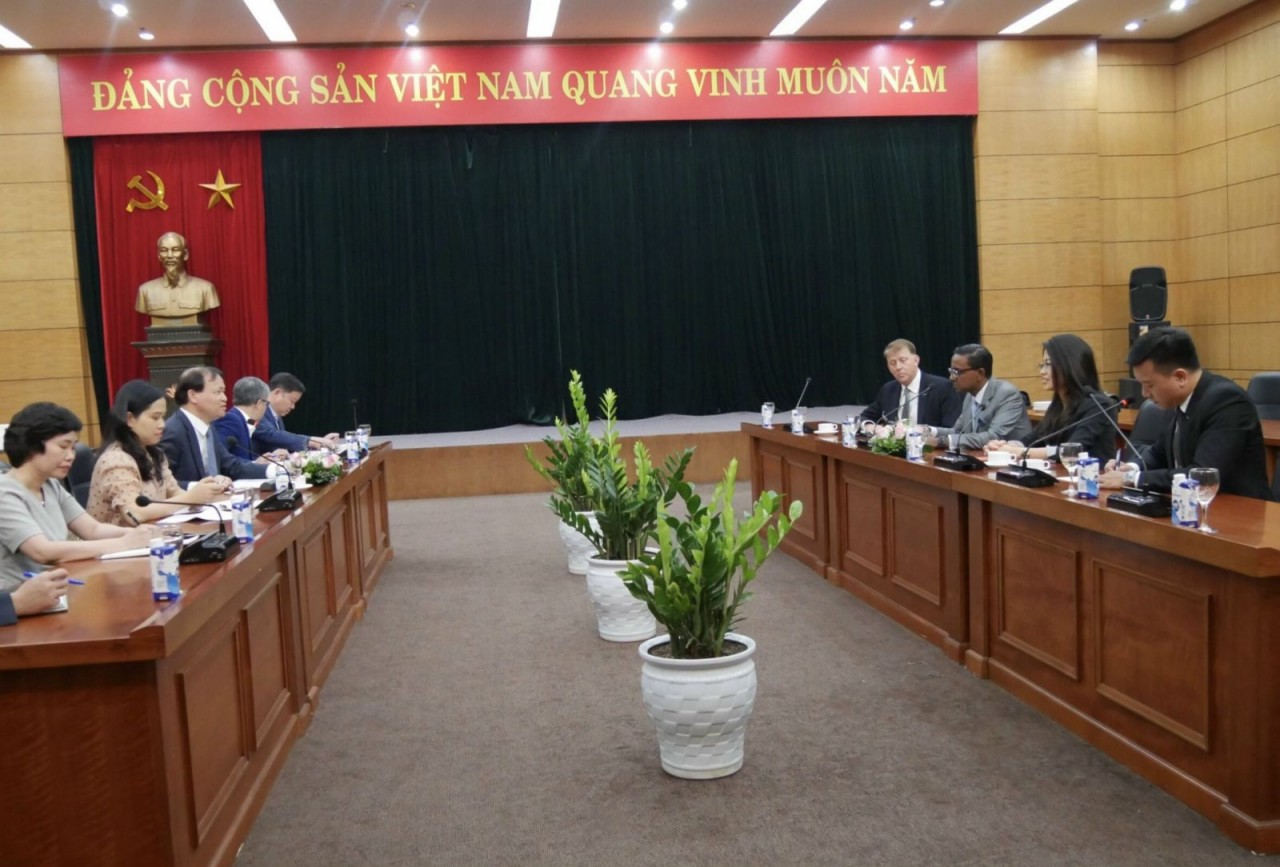Thứ trưởng Đỗ Thắng Hải đã có cuộc gặp xã giao với ông Anand Stanley, Chủ tịch Tập đoàn Airbus khu vực châu Á – Thái Bình Dương. Thứ trưởng Đỗ Thắng Hải đã có cuộc gặp xã giao với ông Anand Stanley, Chủ tịch Tập đoàn Airbus khu vực châu Á – Thái Bình Dương.