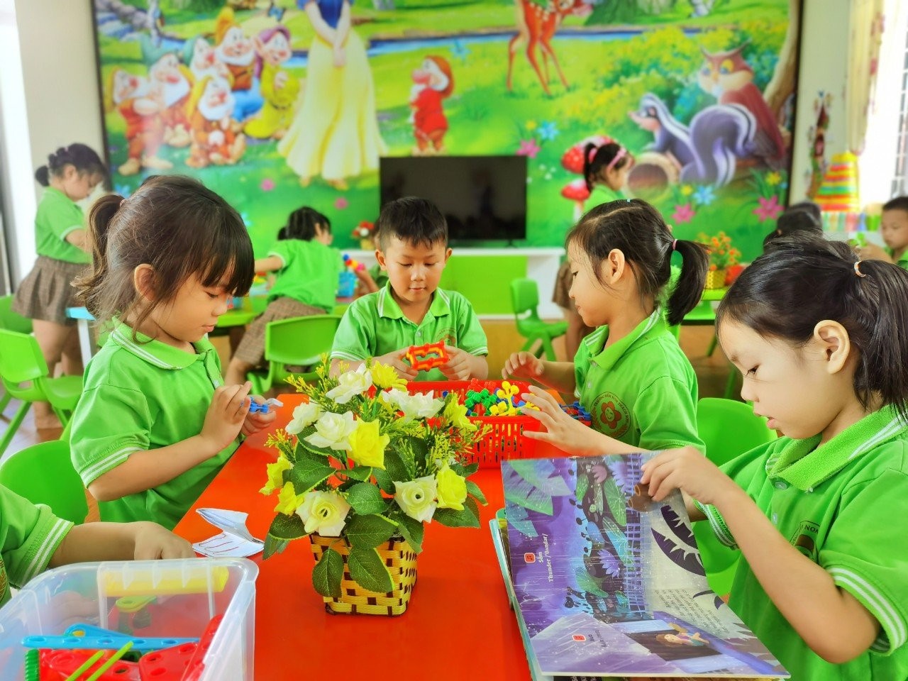 ì thư viện đồ chơi là phương tiện giúp các cháu có những trải nghiệm tuổi thơ thú vị Zhi-Shan Foundation khánh thành 3 thư viện cho trẻ mầm non ở Hà Tĩnh