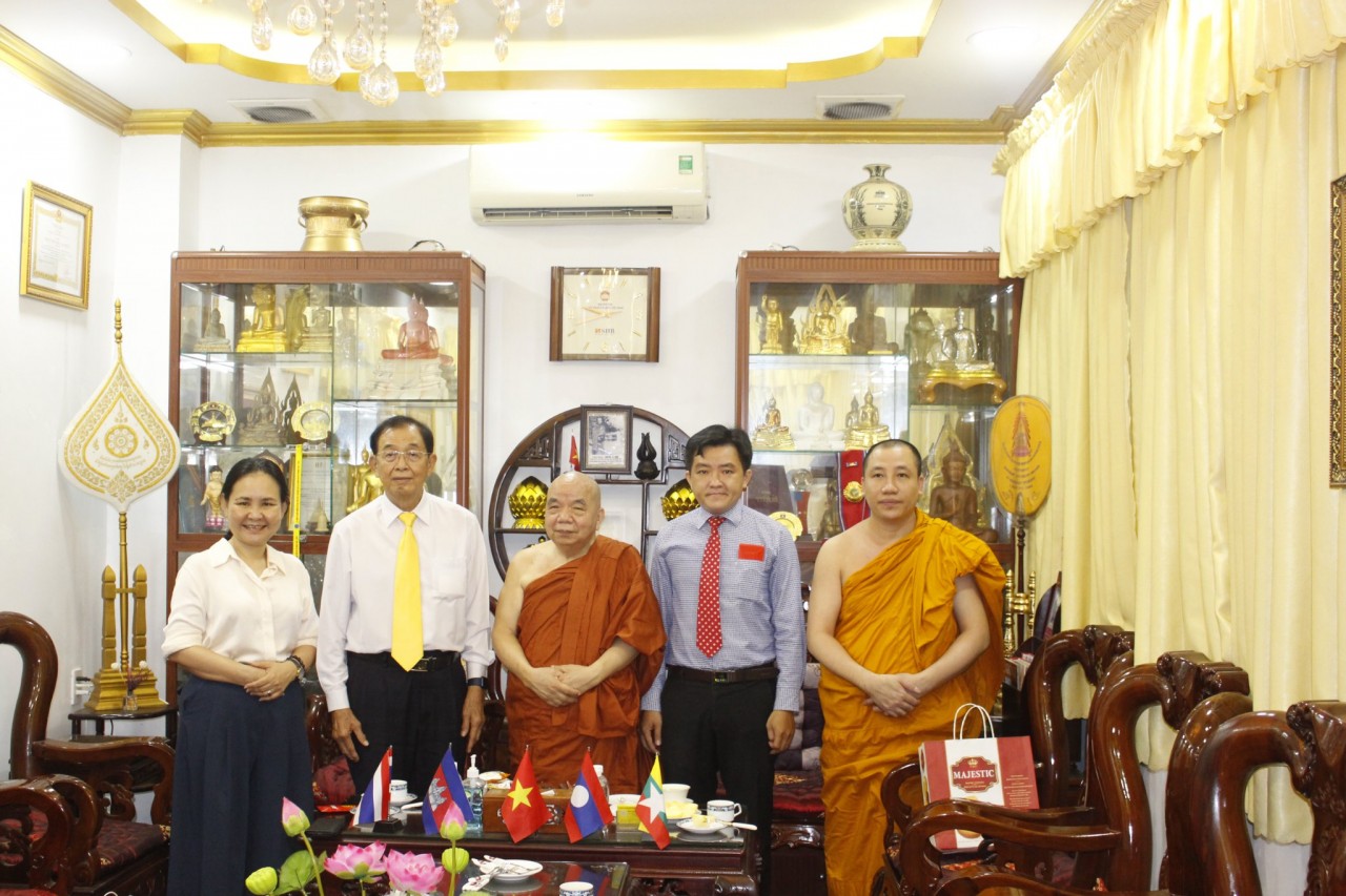 Lãnh đạo Liên hiệp các tổ chức hữu nghị TP.HCM, Hội Hữu nghị Việt Nam - Ấn Độ TP.HCM chúc mừng lễ Phật đản tại chùa Phổ Minh. Ảnh: HUFO Lãnh đạo Liên hiệp các tổ chức hữu nghị TP.HCM, Hội Hữu nghị Việt Nam - Ấn Độ TP.HCM chúc mừng lễ Phật đản tại chùa Phổ Minh. Ảnh: HUFO