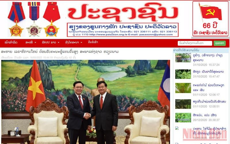 Báo điện tử Pasaxon đăng tin, ảnh Chủ tịch Quốc hội Vương Đình Huệ chào xã giao đồng chí Thongloun Sisoulith, Tổng Bí thư, Chủ tịch nước Lào. Ảnh: Duy Toàn. Báo điện tử Pasaxon đăng tin, ảnh Chủ tịch Quốc hội Vương Đình Huệ chào xã giao đồng chí Thongloun Sisoulith, Tổng Bí thư, Chủ tịch nước Lào. Ảnh: Duy Toàn.