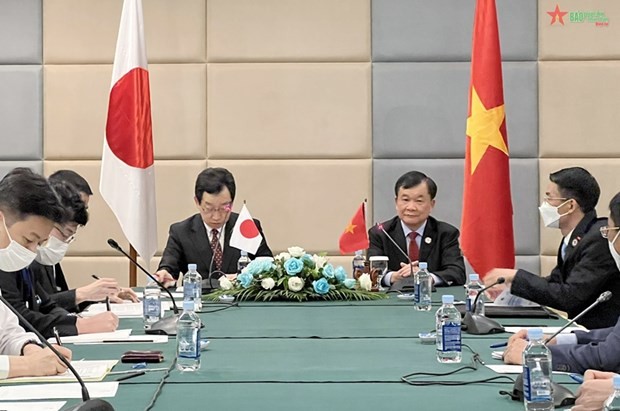 Thượng tướng Hoàng Xuân Chiến tiếp xúc song phương với Thứ trưởng Quốc phòng Nhật Bản Tsuchimichi Akihiro. Ảnh: QĐND.