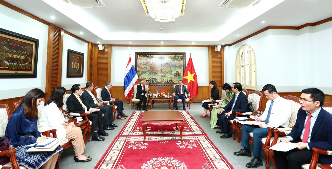 Bộ trưởng Bộ Văn hóa, Thể thao và Du lịch, Chủ tịch Ủy ban Olympic Việt Nam, Trưởng Ban Tổ chức SEA Games 31 có cuộc tiếp và làm việc với đoàn công tác Bộ Du lịch và Thể thao Thái Lan do ông Phiphat Ratchakitpra - Bộ trưởng Bộ Du lịch và Thể thao Thái Lan Bộ trưởng Bộ Văn hóa, Thể thao và Du lịch, Chủ tịch Ủy ban Olympic Việt Nam, Trưởng Ban Tổ chức SEA Games 31 có cuộc tiếp và làm việc với đoàn công tác Bộ Du lịch và Thể thao Thái Lan do ông Phiphat Ratchakitpra - Bộ trưởng Bộ Du lịch và Thể thao Thái Lan