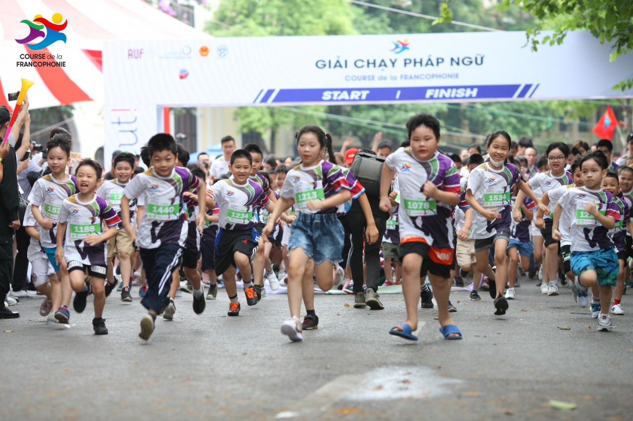 Rất đông trẻ em tham gia giải chạy. Ảnh: Giải chạy Pháp ngữ. Rất đông trẻ em tham gia giải chạy. Ảnh: Giải chạy Pháp ngữ.