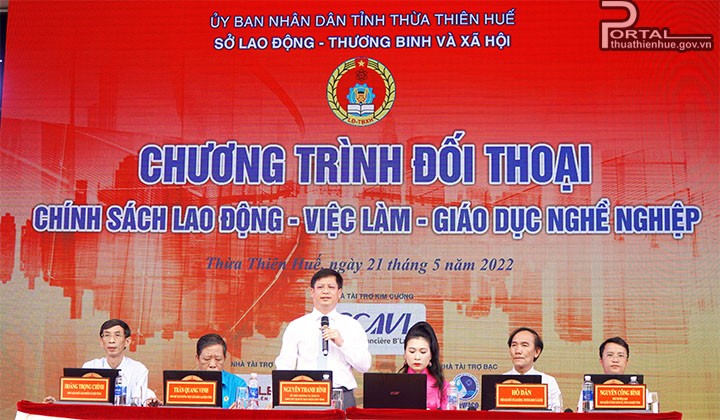 chương trình đối thoại với Chủ đề “Chính sách lao động - Việc làm - Giáo dục nghề nghiệp” do UVTV Tỉnh ủy, Phó Chủ tịch UBND tỉnh Nguyễn Thanh Bình cũng lãnh đạo các sở, ngành liên quan chủ trì. chương trình đối thoại với Chủ đề “Chính sách lao động - Việc làm - Giáo dục nghề nghiệp” do UVTV Tỉnh ủy, Phó Chủ tịch UBND tỉnh Nguyễn Thanh Bình cũng lãnh đạo các sở, ngành liên quan chủ trì.