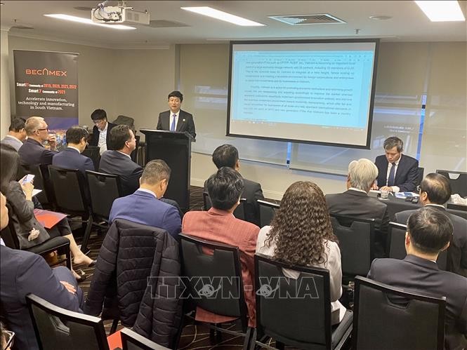 Chủ tịch UBND tỉnh Bình Dương Võ Văn Minh phát biểu tại Hội thảo. Ảnh: Nguyễn Minh/TTXVN. Chủ tịch UBND tỉnh Bình Dương Võ Văn Minh phát biểu tại Hội thảo. Ảnh: Nguyễn Minh/TTXVN.