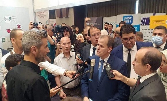 Bộ trưởng Thương mại và Xúc tiến xuất khẩu Algeria tại Triển lãm sản phẩm địa phương trong khuôn khổ Diễn đàn kinh tế Annaba. Ảnh: Bộ Công thương. Bộ trưởng Thương mại và Xúc tiến xuất khẩu Algeria tại Triển lãm sản phẩm địa phương trong khuôn khổ Diễn đàn kinh tế Annaba. Ảnh: Bộ Công thương.