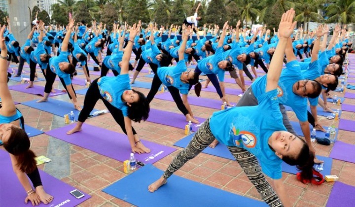 Đồng diễn Yoga trên bãi biển Đà Nẵng Đồng diễn Yoga trên bãi biển Đà Nẵng