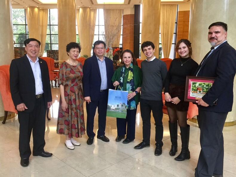 Chủ tịch Viện Văn hóa Argentina-Việt Nam và tình yêu lớn với Việt Nam Chủ tịch Viện Văn hóa Argentina-Việt Nam và tình yêu lớn với Việt Nam ảnh 3