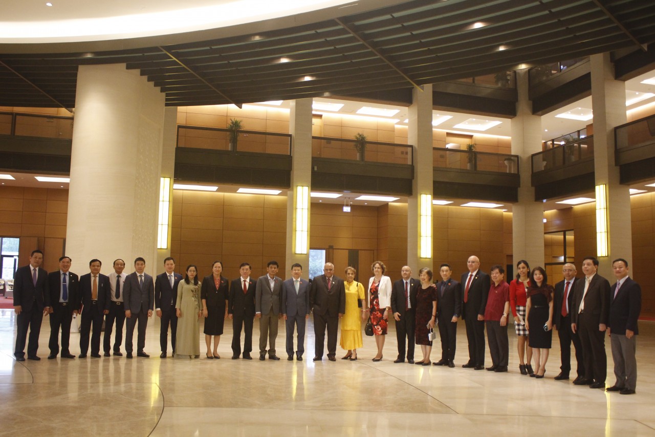 Giao lưu, tăng cường hợp tác giữa Nhóm Nghị sĩ hữu nghị Việt Nam – Cuba, Hội Hữu nghị Việt Nam – Cuba và Đại sứ quán Cuba Giao lưu, tăng cường hợp tác giữa Nhóm Nghị sĩ hữu nghị Việt Nam – Cuba, Hội Hữu nghị Việt Nam – Cuba và Đại sứ quán Cuba