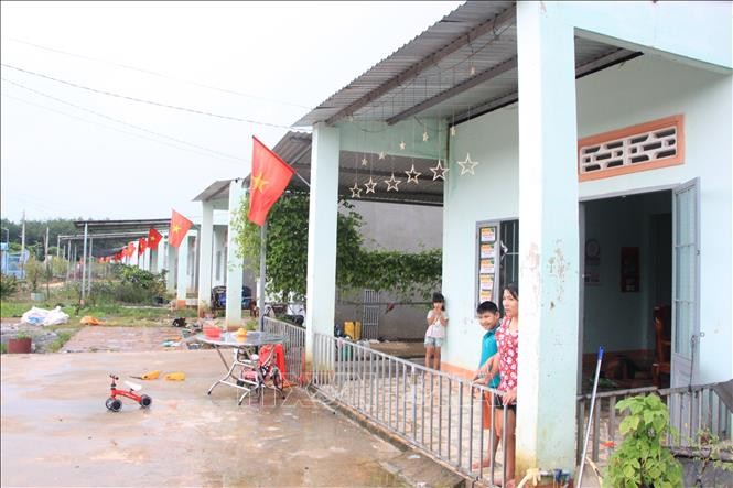 Điểm dân cư liền kề chốt dân quân biên giới xã Thanh Hòa, huyện Bù Đốp được xây dựng khang trang. Điểm dân cư liền kề chốt dân quân biên giới xã Thanh Hòa, huyện Bù Đốp được xây dựng khang trang.