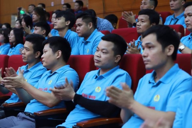 Công nhân, người lao động tham dự đối thoại với Thủ tướng Chính phủ - Ảnh: VGP