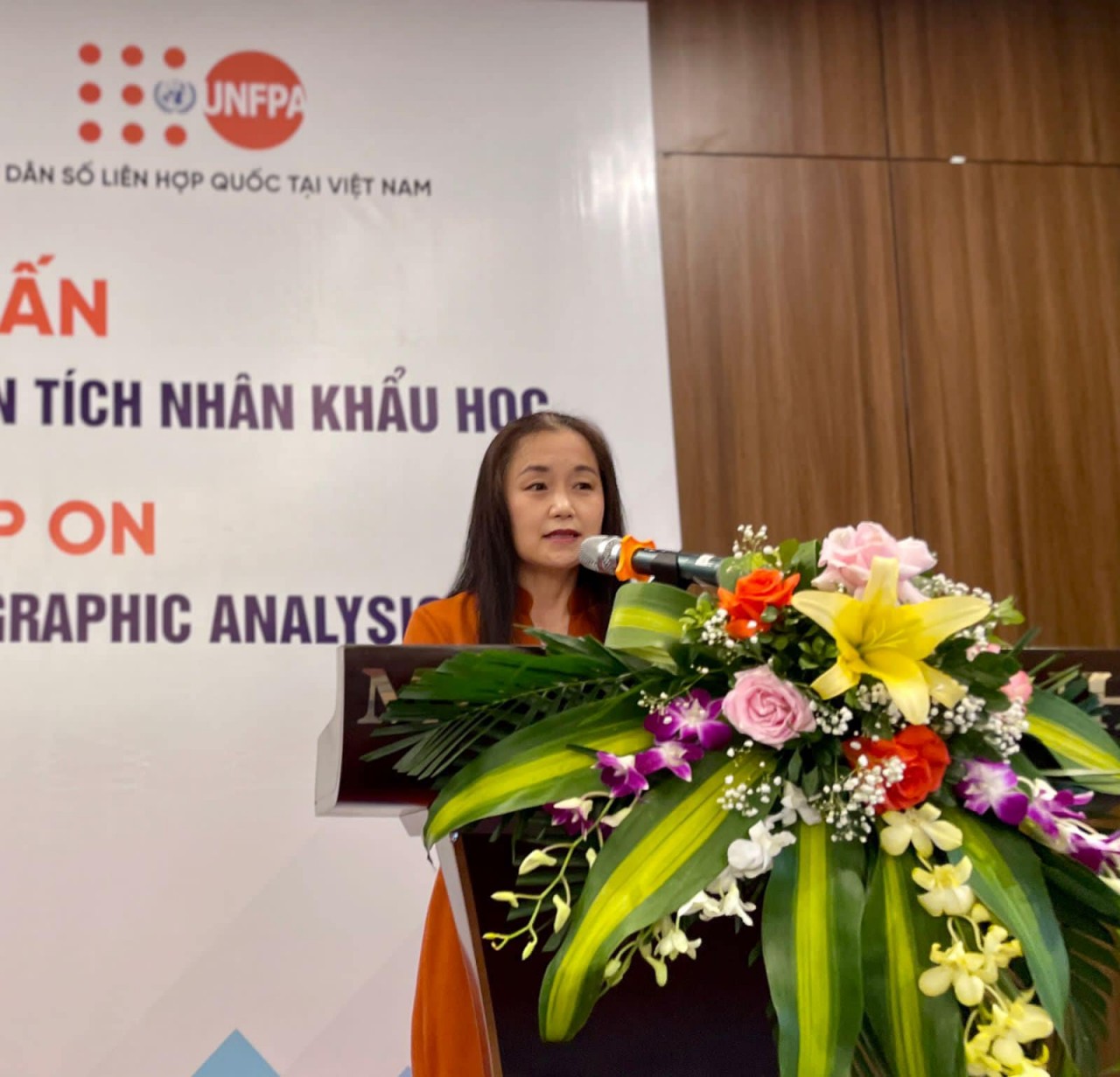 Bà Naomi Kitahara tại Hội nghị tập huấn về các mô hình thống kê nâng cao trong phân tích nhân khẩu học. Ảnh: UNFPA Bà Naomi Kitahara tại Hội nghị tập huấn về các mô hình thống kê nâng cao trong phân tích nhân khẩu học. Ảnh: UNFPA